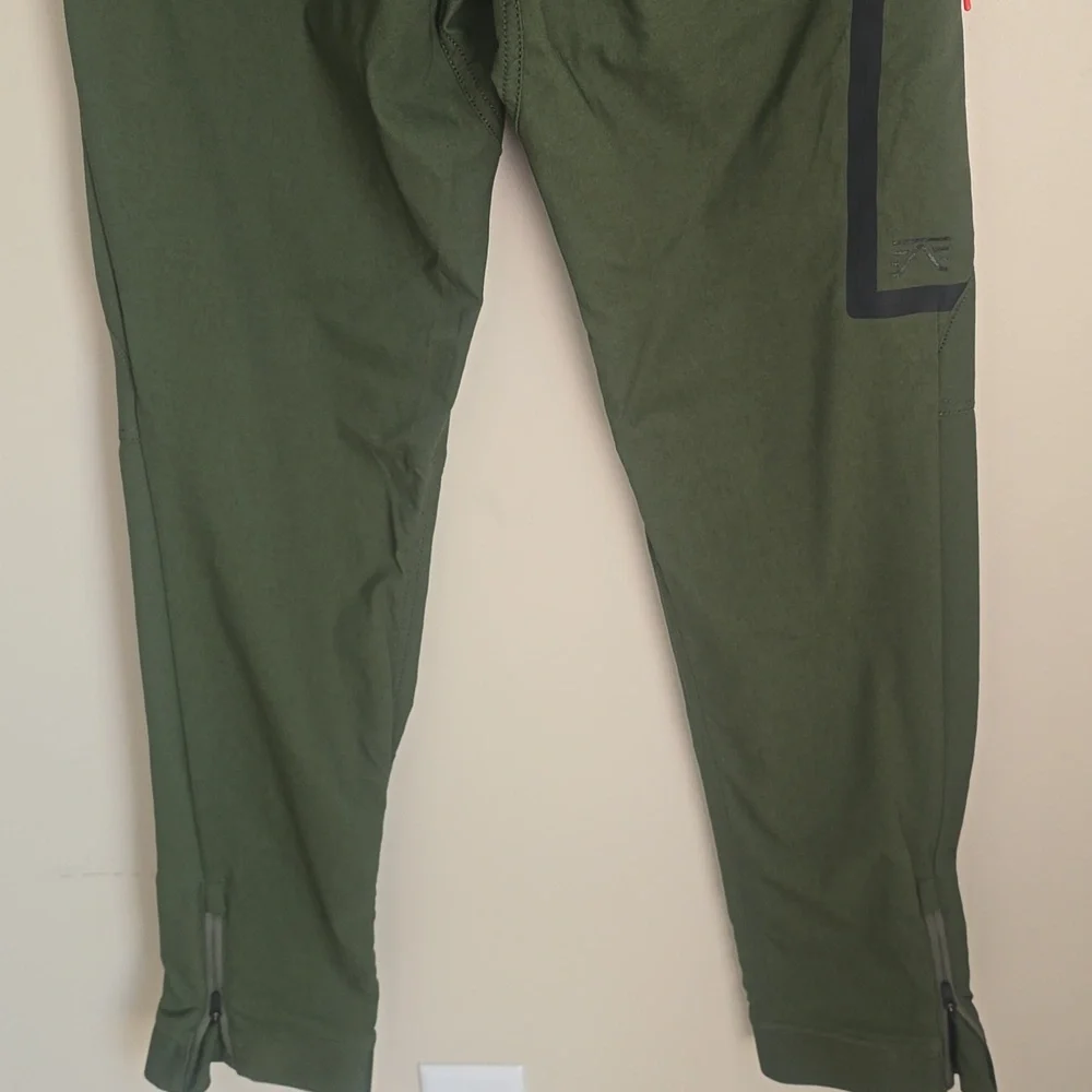 FOEHN Men's Brise Schoeller Pant Olive Green 32" inseam - Picture 10 of 16